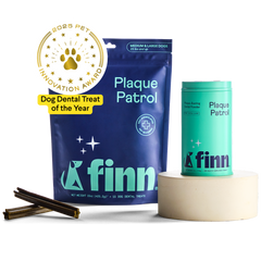Finn Plaque Patrol dental treats for medium/large dogs with 2025 Pet Innovation Award badge - blue pouch and teal container displayed